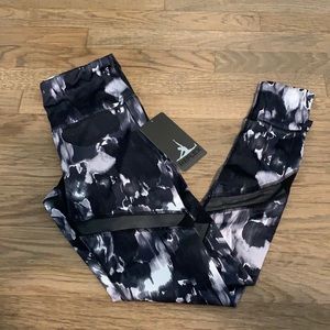 Reflex patterned mesh leggings NWT